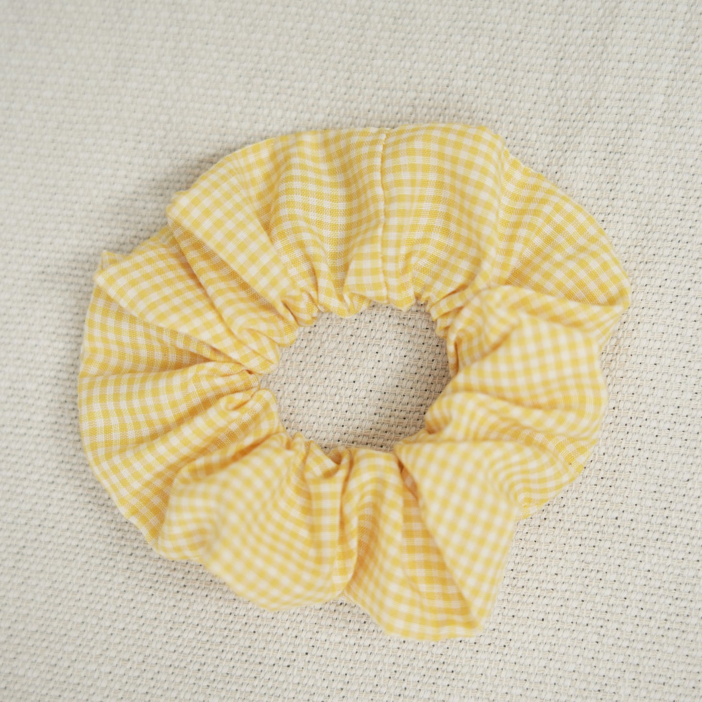 SCRUNCHIE AMARELO QUADRADOS