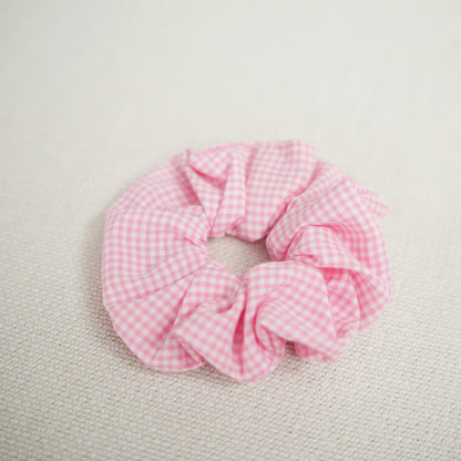 SCRUNCHIE ROSA QUADRADOS